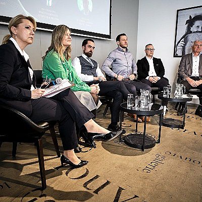 BUDOUCNOST PODNIKÁNÍ: JAK MALÉ A STŘEDNÍ FIRMY ZVLÁDAJÍ TRANSFORMACI